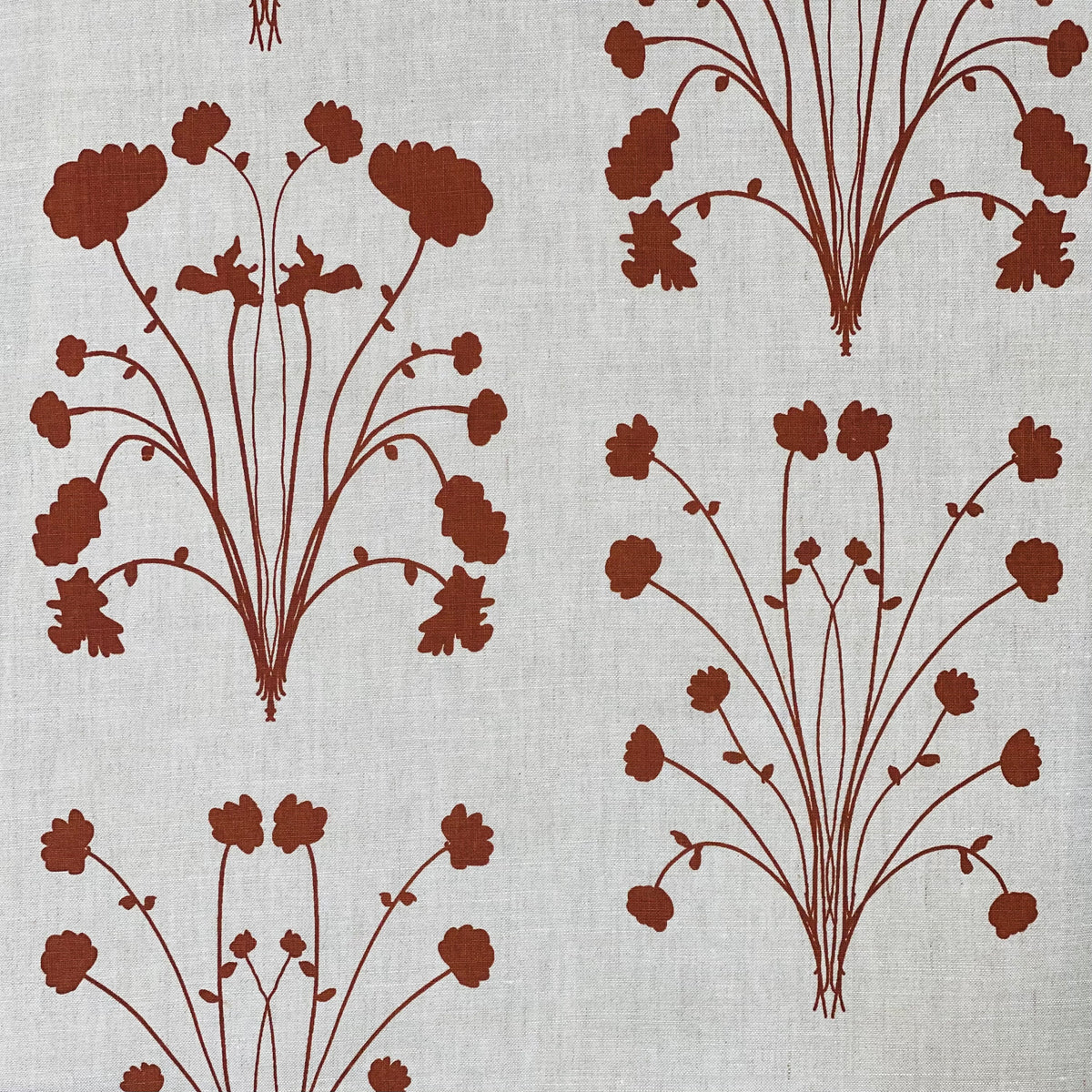 Amelie – Inspired by the lush blooms of the Tuileries Garden, surrounding the Louvre, is a soft floral tribute to the city’s boundless beauty.