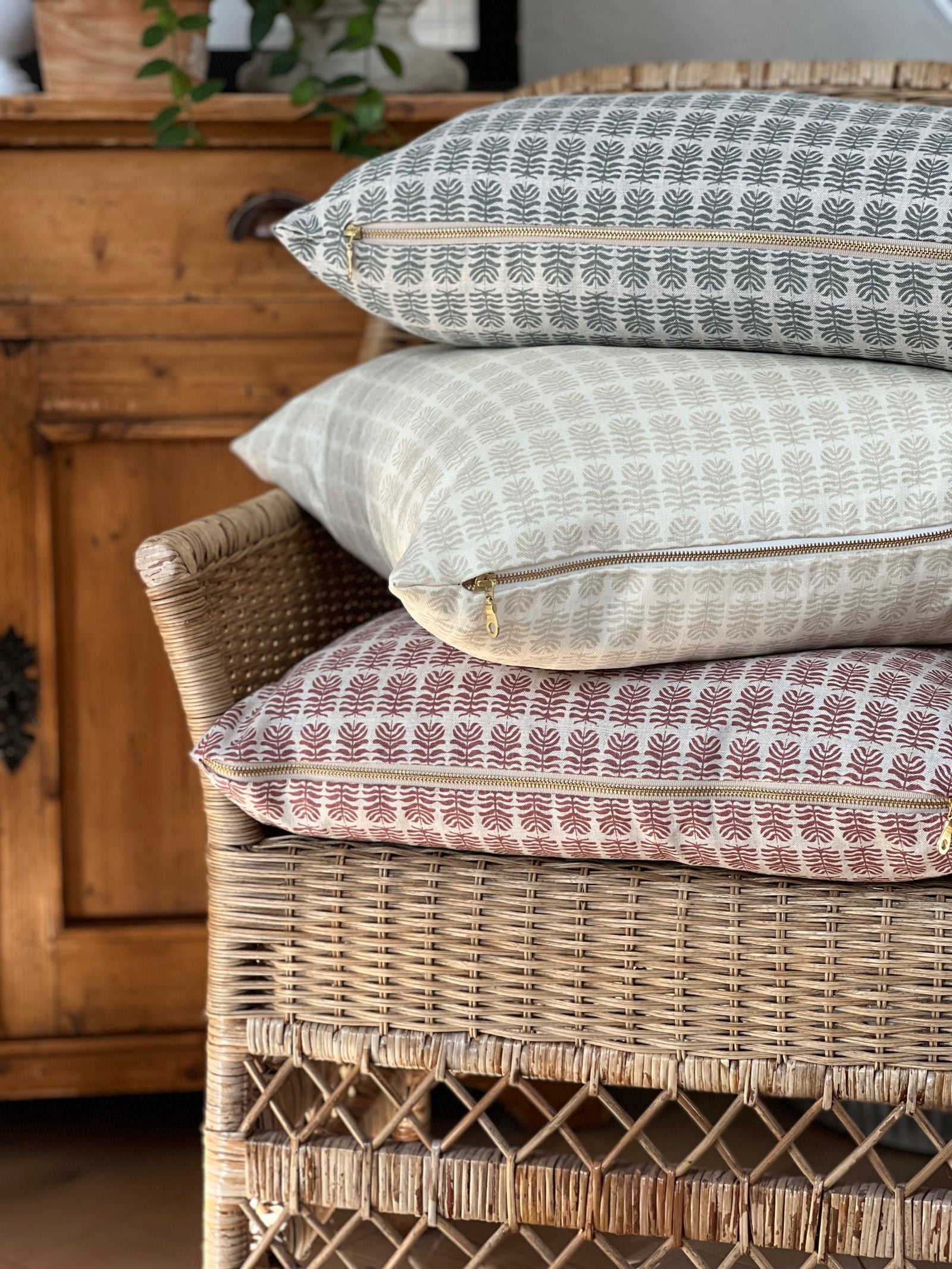Greige Textiles Clara – Petite floral-inspired textile with a soft organic repeat, perfect for interior applications including curtains, cushions, and light upholstery