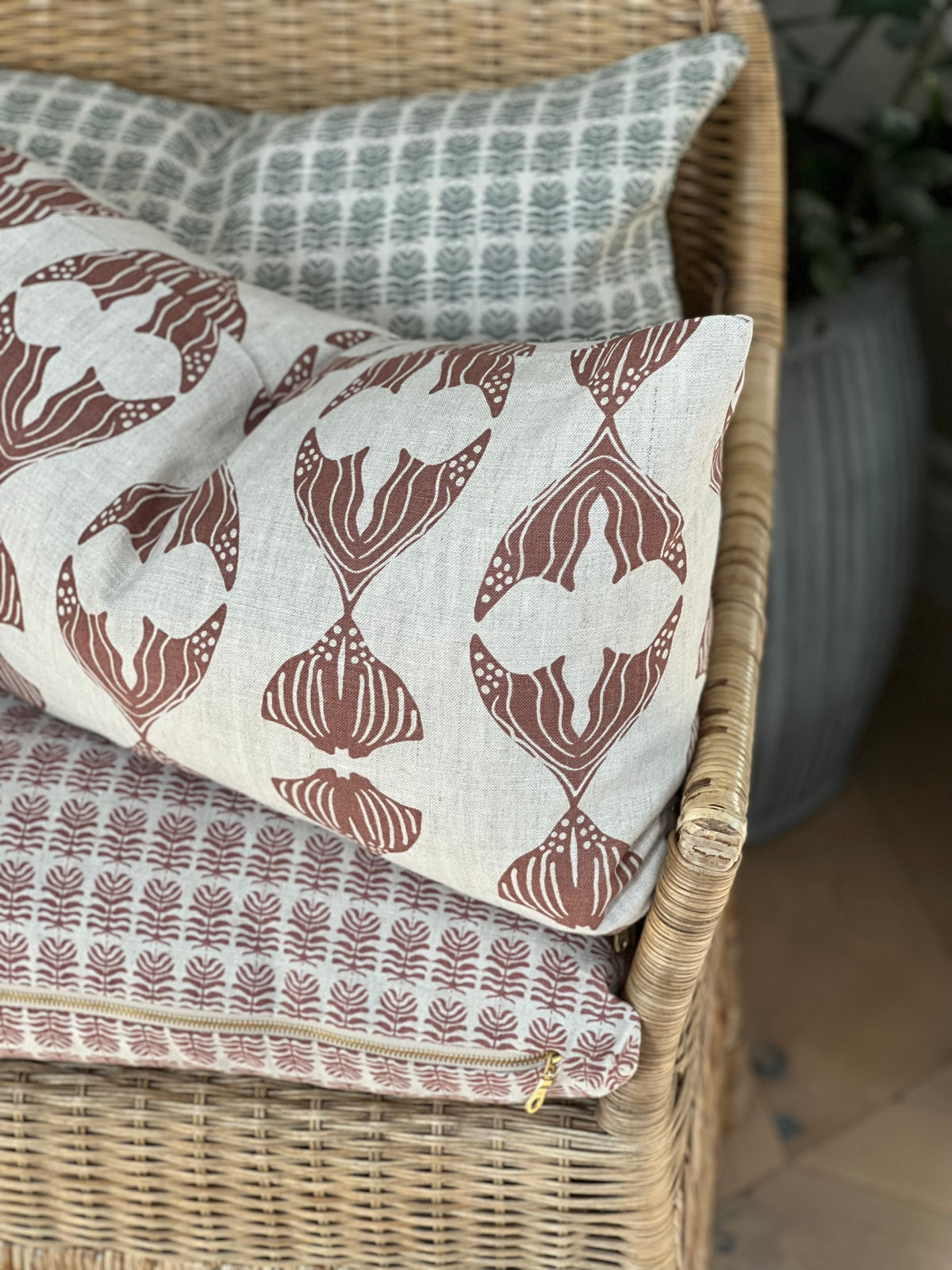 Clara pattern – A small-scale botanical print inspired by playful island ferns, hand-printed on Belgian linen for drapery, upholstery, and decorative pillows by greige textiles