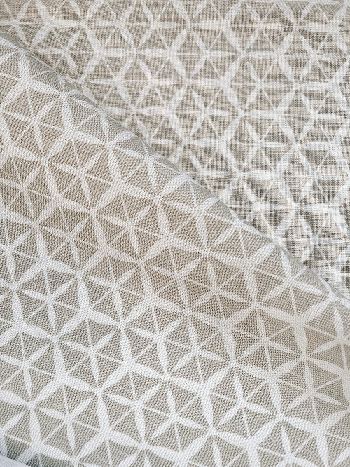 Tuile Fabric Heron on Oyster