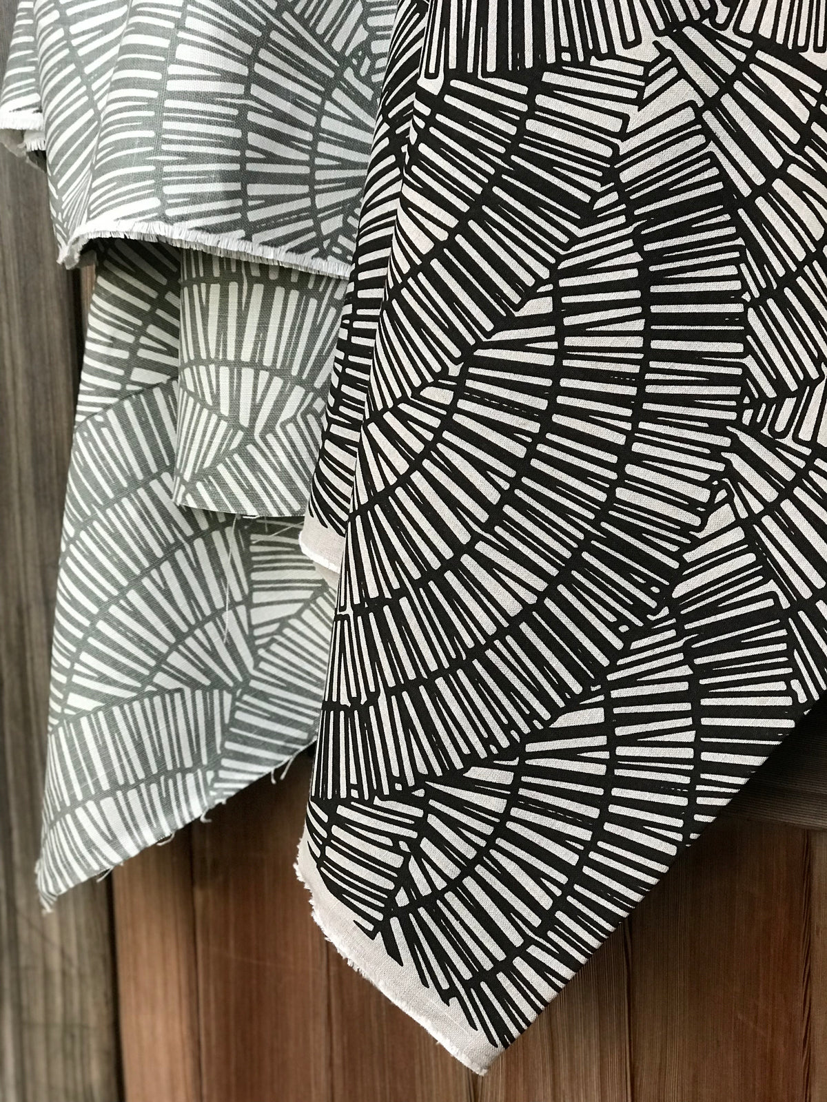 Fan Fabric Pepper on Oatmeal